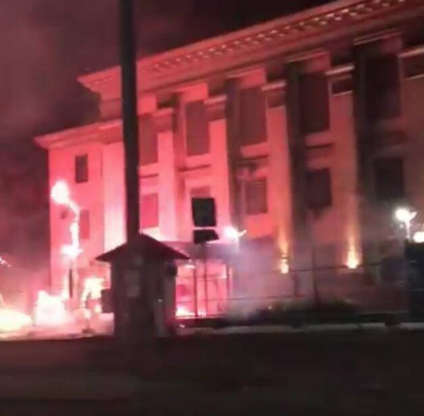 В Киеве атаковали российское посольство