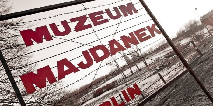 В Польше осудили двух украинцев за нацистское приветствие в бывшем концлаге