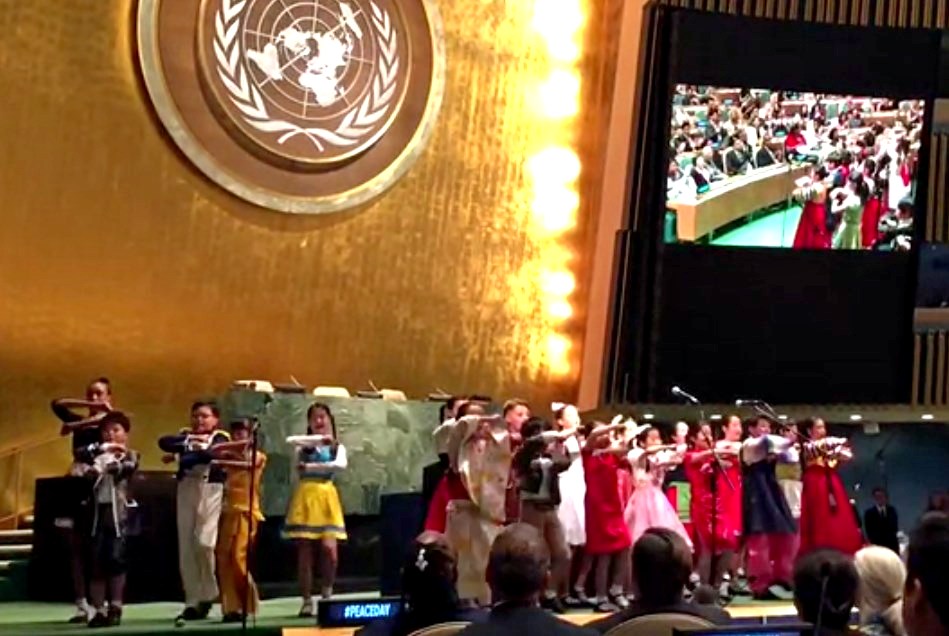Жесткий удар по башке русофоба: Дети из Южной Кореи спели «Калинку» в ООН