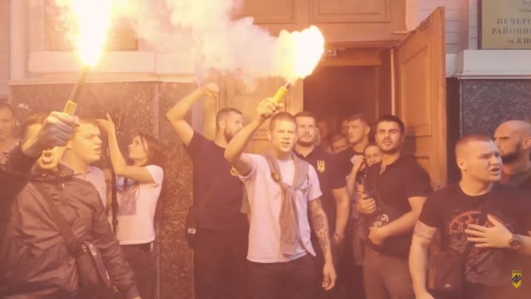 Корнилов: скоро «Азов» начнет бросать гранаты на улицах Киева