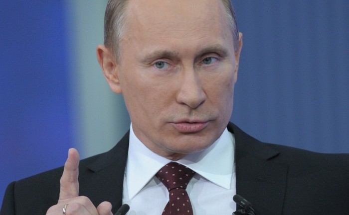 Антироссийская истерия: Путин «вправляет мозги» прибалтам