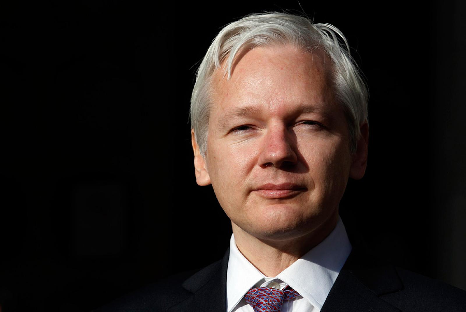Основатель WikiLeaks готов пойти под суд США ради спасения информатора Основатель WikiLeaks готов пойти под суд США ради спасения информатора