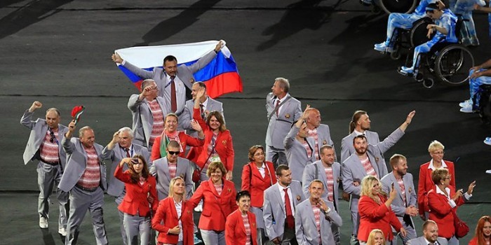 Белорусские паралимпийцы рассказали, почему взяли с собой российский флаг