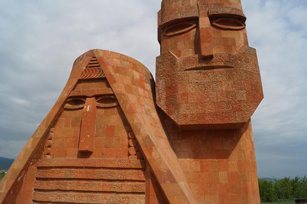 Ереван и Степанакерт ужесточают позиции