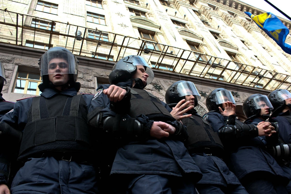 Майдану быть: разъяренные украинцы прямо сейчас штурмуют здание Киевсовета