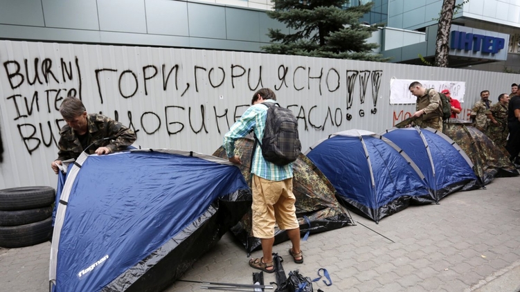 К осаде «Интера» в Киеве: вот поэтому Порошенко и не позвали в Китай