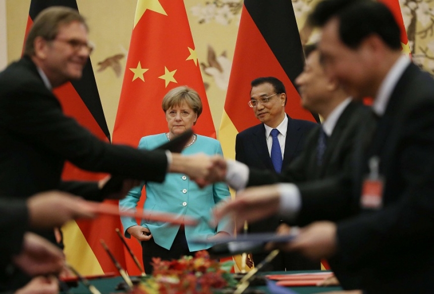 Мрачный вид Меркель на саммите G-20 поставил в тупик журналистов