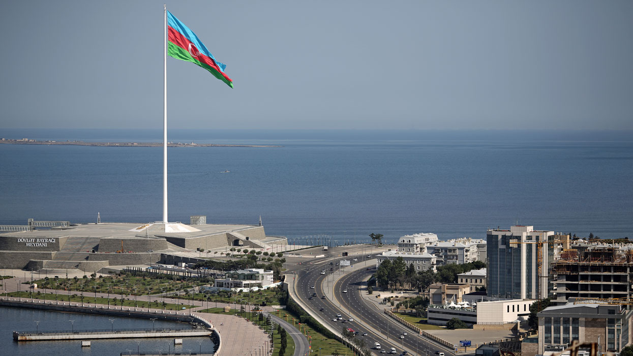 Республика азербайджан. Bayraq Meydani в Баку. Площадь флага Азербайджана. Баку флаг Азербайджана. Площадь государственного флага Баку.