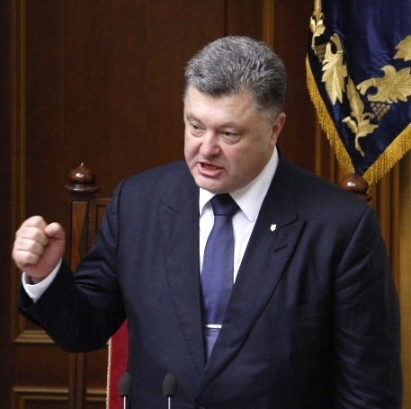 На Петре и шапка горит: отказавшись от «АТО», Порошенко объявил войну РФ