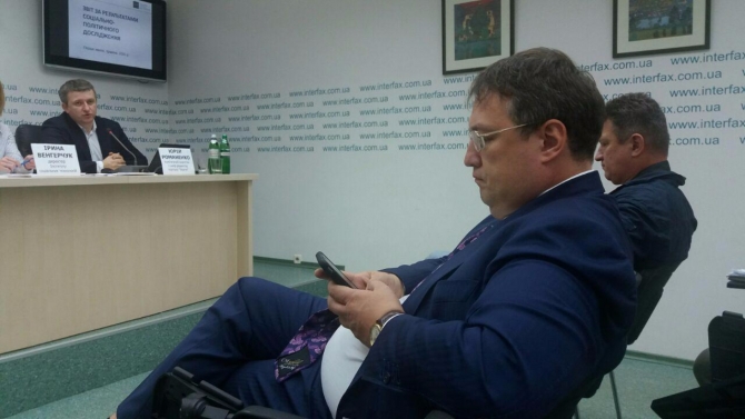 "Не лыком шитый" Геращенко всё ещё защищает "план Суркова" "Не лыком шитый" Геращенко всё ещё защищает "план Суркова"