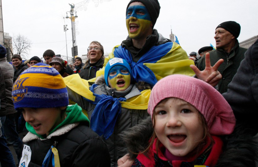 Воспитание предателей: на Украине детей заставляют стучать на родителей