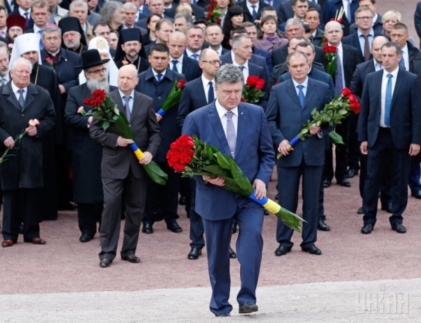 Украинский нацизм будет искренен только перед русским ружьем