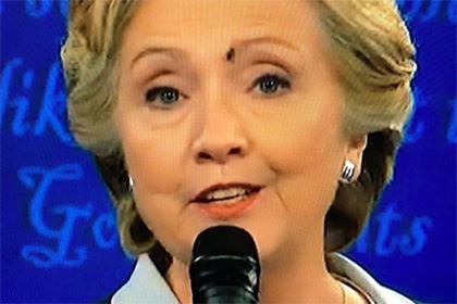 Севшая на Клинтон муха возбудила пользователей соцсетей