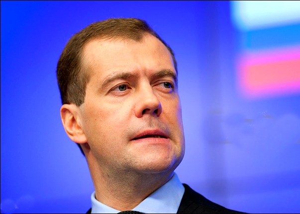 Медведева экстренно эвакуировали с форума из-за звуков, похожих на выстрелы