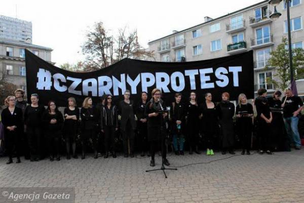 В Польше передумали полностью запрещать аборты после массовых протестов