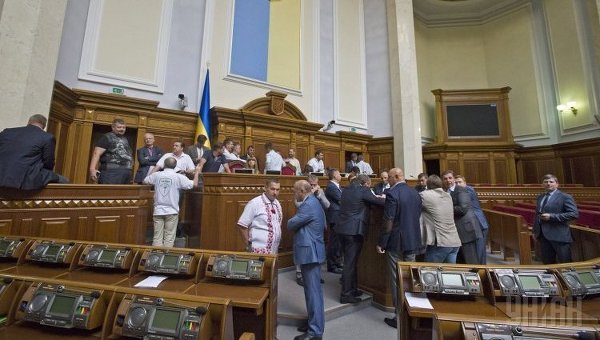 Депутаты «забаррикадировались» в Раде. Силовики подняты по тревоге