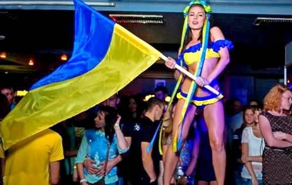 Как на Украине следят за "правильными песнями" Как на Украине следят за "правильными песнями"