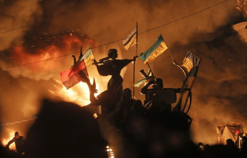Украина в шаге от Майдана: полиция перекрыла центр Киева