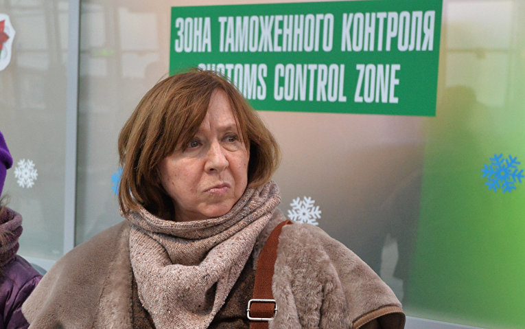 Алексиевич: «белорусский язык — наркомовка». Зачем Нобелю такой символ? Алексиевич: «белорусский язык — наркомовка». Зачем Нобелю такой символ?