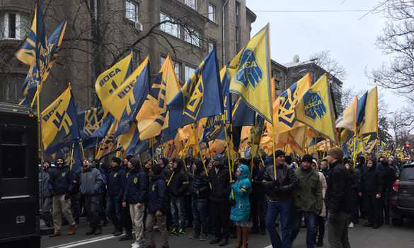 Порошенко в панике. «Азов» вышел на Майдан в Киеве