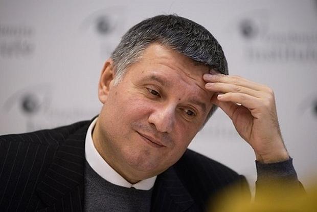 Авакову грозят майданом: «Азов» взял штурмом главное здание Нацполиции Авакову грозят майданом: «Азов» взял штурмом главное здание Нацполиции