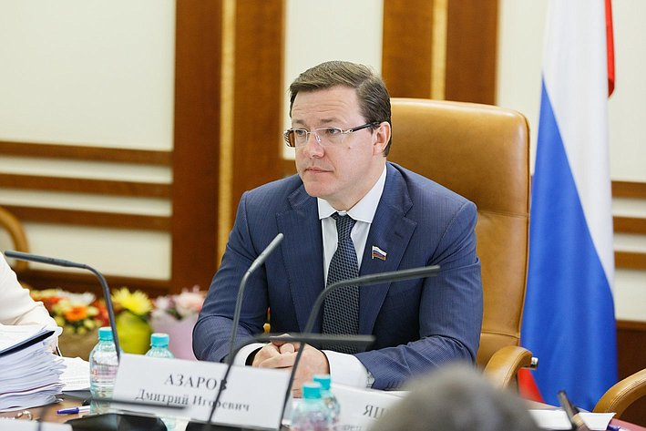 Азаров о народном единстве: идея российской нации искоренит национализм Азаров о народном единстве: идея российской нации искоренит национализм