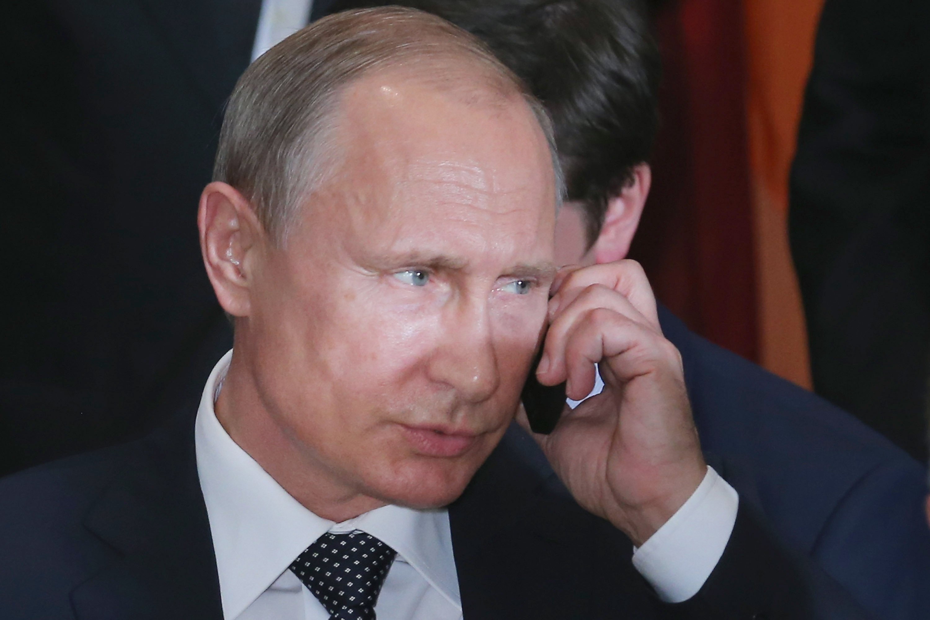 «Сейчас в Кремль позвонит» — переговоры Путина и Трампа