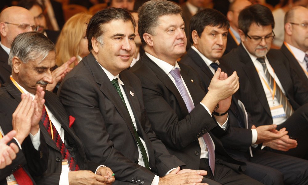 Саакашвили снова троллит Порошенко