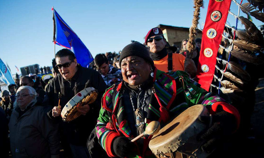 В США восстали индейцы: идет борьба с правительством за священную землю
