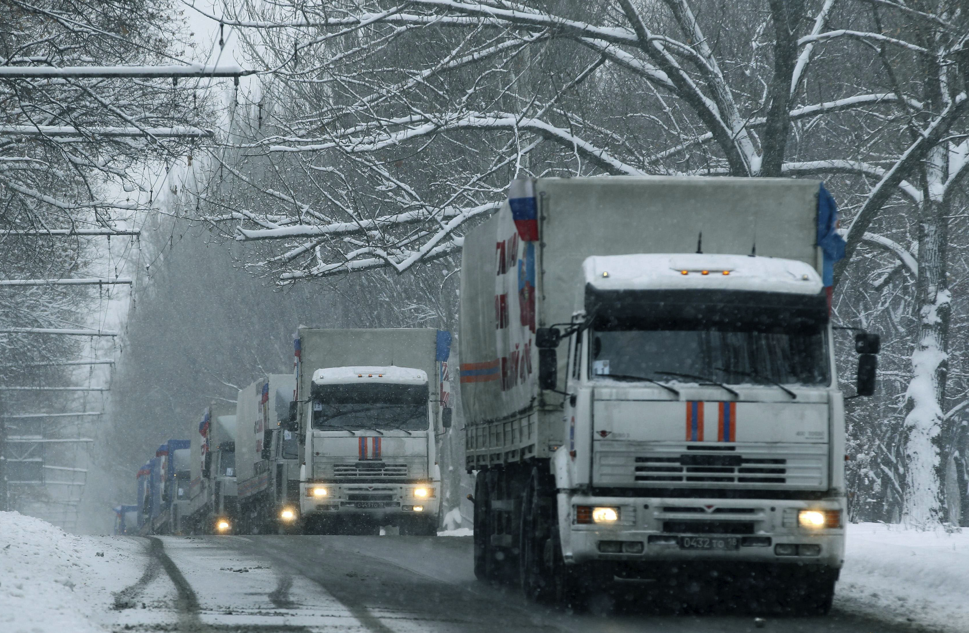 Новогодний гуманитарный конвой пересек российскую границу