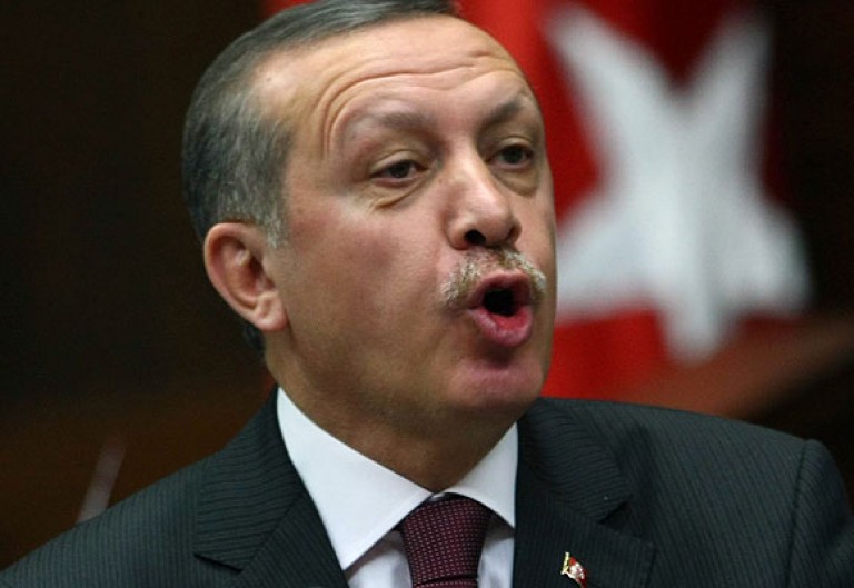 Эрдоган использует убийство посла России в борьбе с главным оппонентом