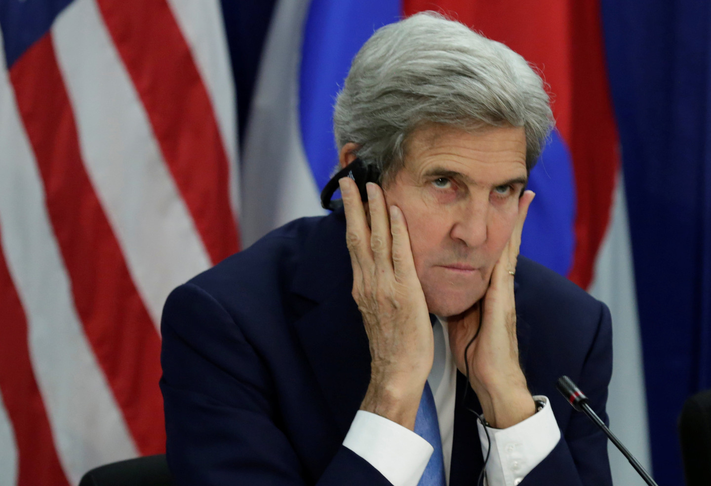 Голос из-за спины. Керри советует Трампу обзавестись суфлерами Голос из-за спины. Керри советует Трампу обзавестись суфлерами
