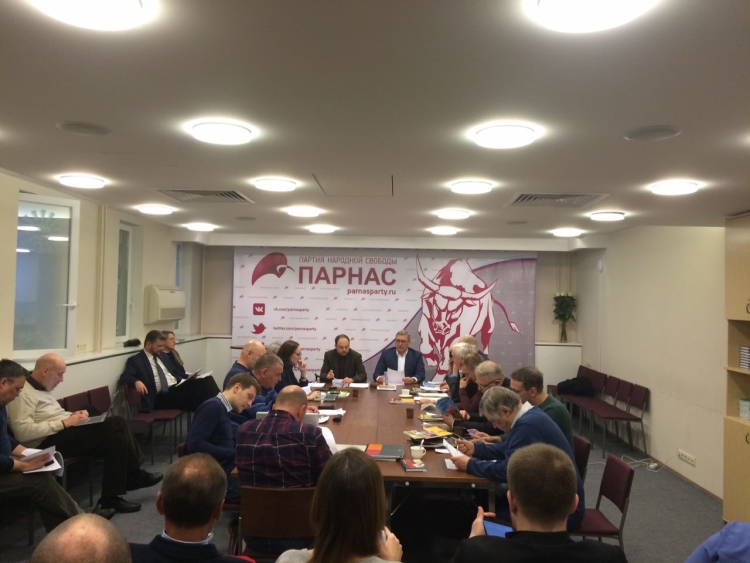 Вечно вчерашние: отсутствие логики ПарНаСа играет на руку Кремлю Вечно вчерашние: отсутствие логики ПарНаСа играет на руку Кремлю