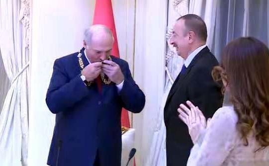 Поцеловал и обещал отработать: Лукашенко в гостях у Алиева Поцеловал и обещал отработать: Лукашенко в гостях у Алиева