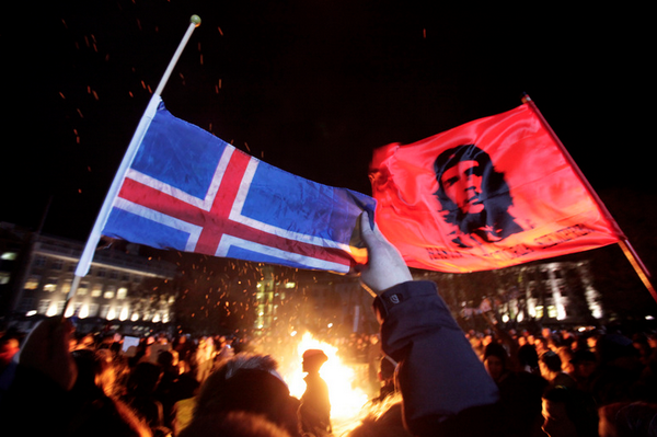 Революция, которую все «замолчали». Исландия отказалась платить долги МВФ