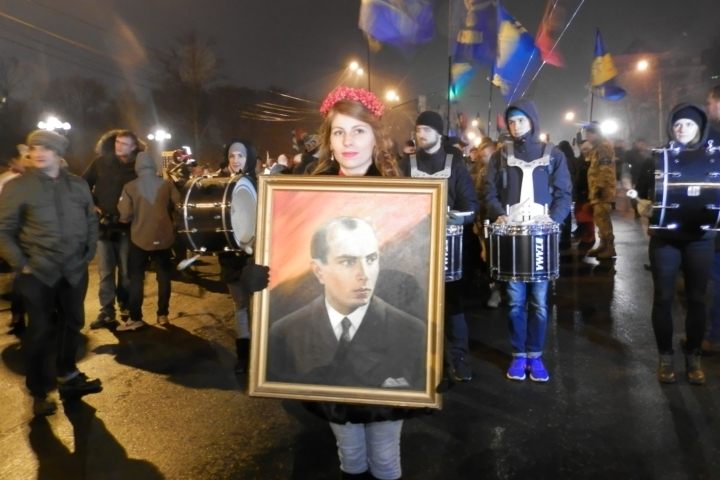 Дневник киевлянки: кто на факельное шествие, кто на праздники в Москву