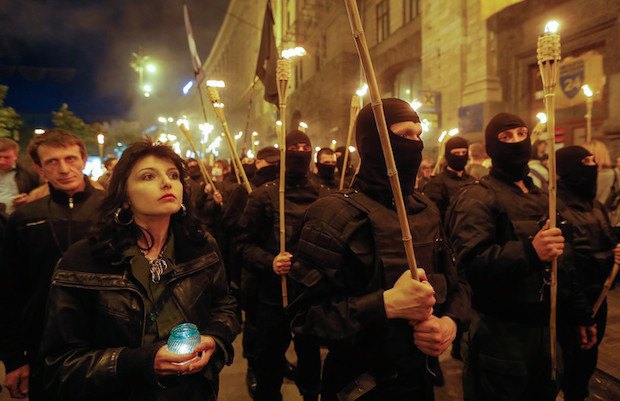 Факелы на Майдане: разъяренные националисты угрожают украинцам