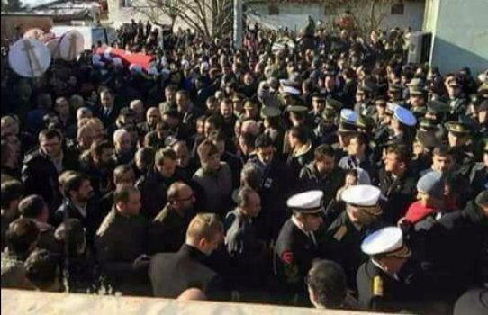 На похороны убийцы российского посла пришли тысячи турок