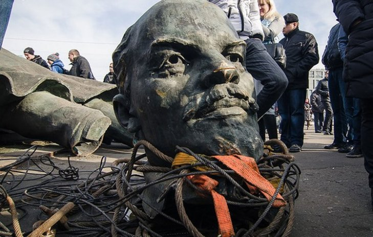 Культура на дне: В Киеве нашли замену Ленину