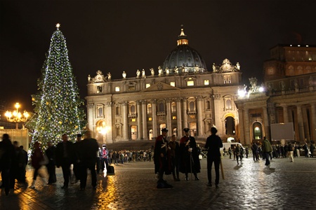 Папы разные важны, или рождественский переполох в Ватикане