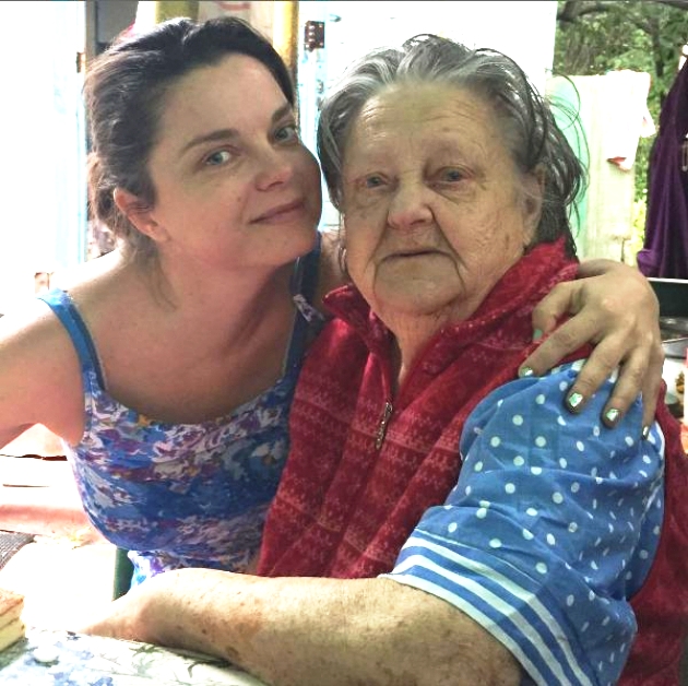 СБУ не дает Наташе Королевой похоронить бабушку в Киеве