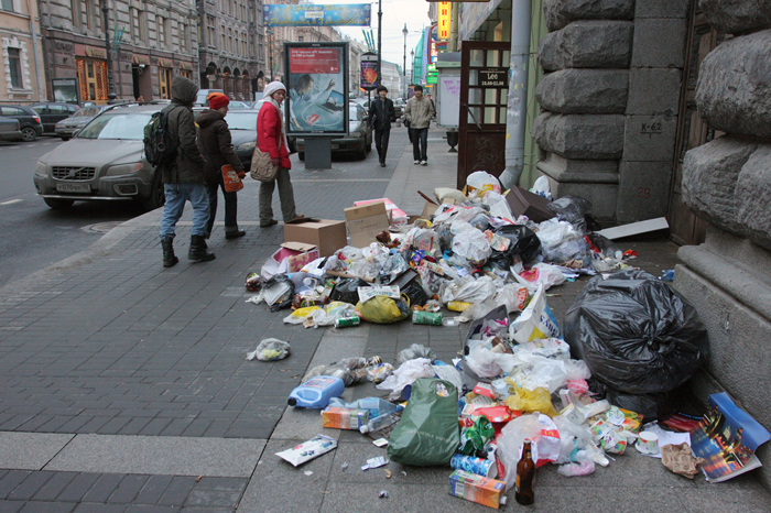 «Голос Львова» передает: украинский дух тонет в мусорной «ганьбе»