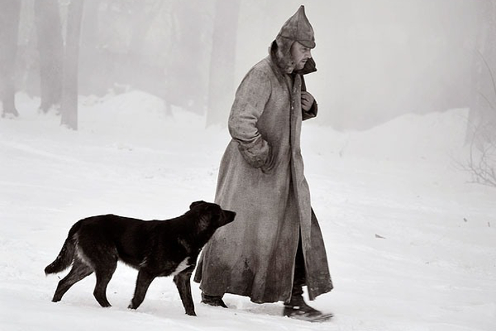 Одинокий красноармеец Лукашенко с западенским псом литвинства
