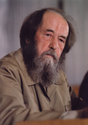 Александра Солженицына до сих пор обвиняют в сотрудничестве с КГБ
