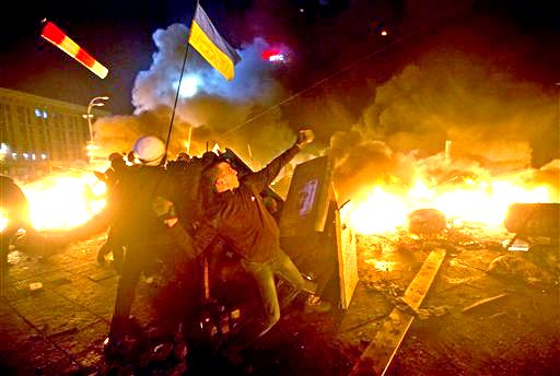 «Майдан» в Киеве: перекрыты трассы, демонстранты жгут покрышки