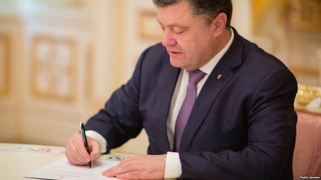 От подписи Порошенко будет зависеть судьба Украины