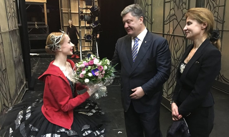 Порошенко с женой развлекаются в Берлинской опере, забыв про Украину