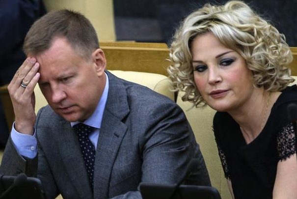 Предателям забвение не грозит! Предателям забвение не грозит!