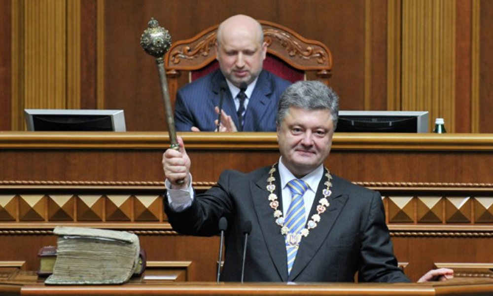 Новые запреты и штрафы: Порошенко ставит крест на будущем Украины
