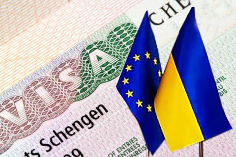 Евросоюз решил отменить визы для Украины в День независимости России